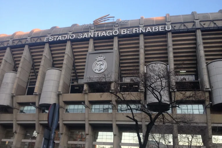 Stadion Santiago Bernabéu v Madridu zvenku